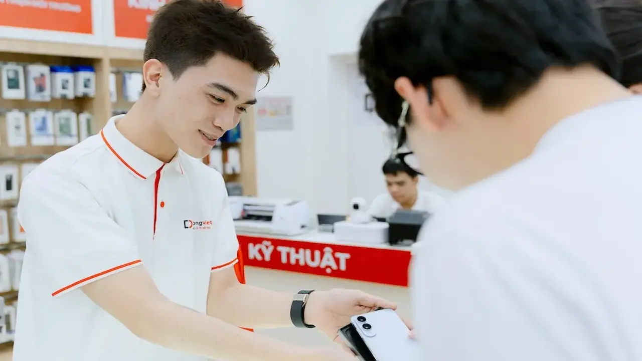 خصم مليون دونغ.. عرض جديد لشراء هواتف آيفون 17 برو ماكس وسامسونج S25 ألترا